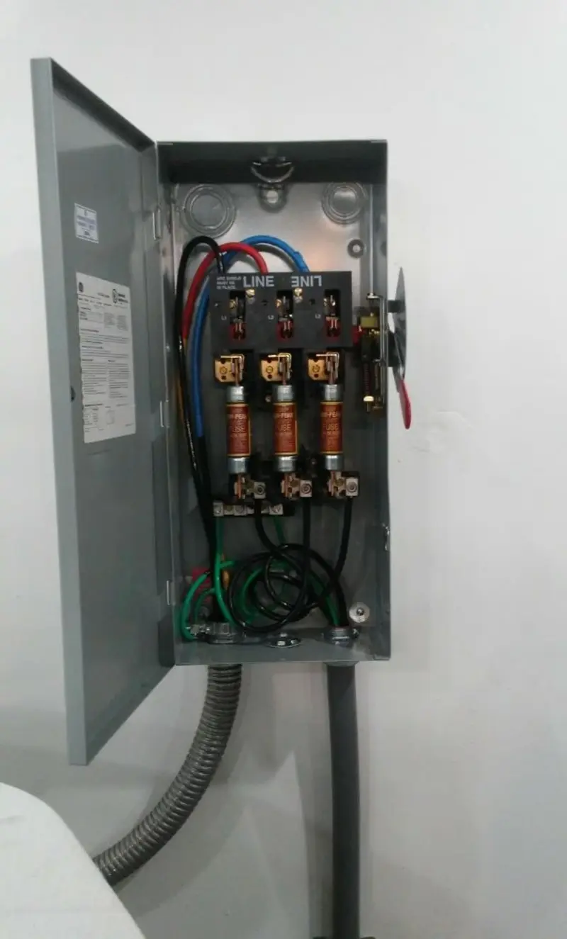 Three-phase disconnect switch installed for Smoke Detector Installation in Wiggins